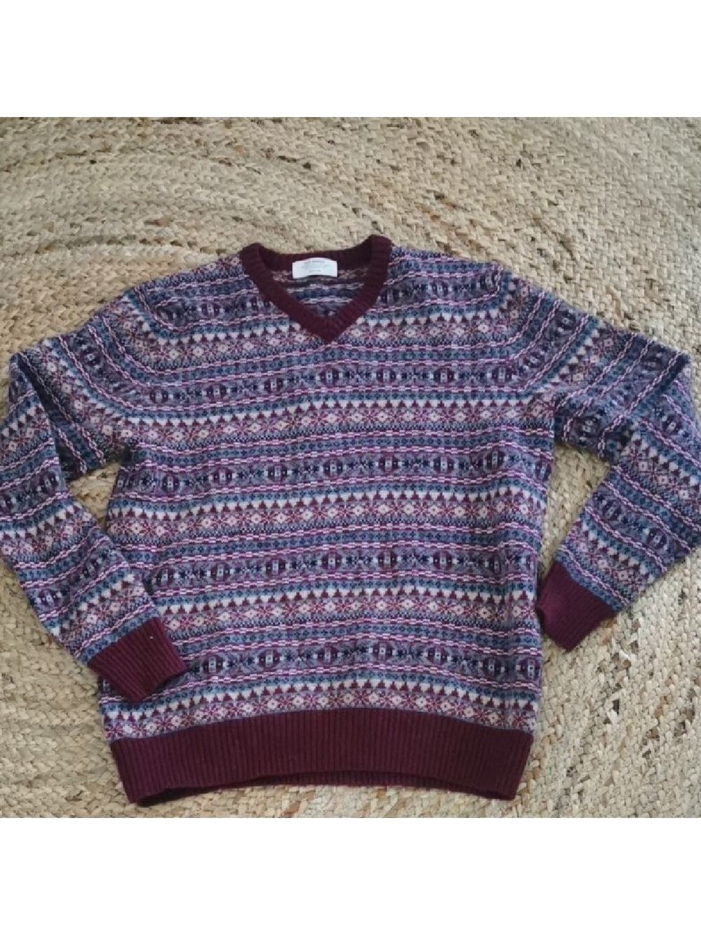 Vintage 90s authentic mens  nordic fairisle style v -neck wool 🐑sweater. Size M